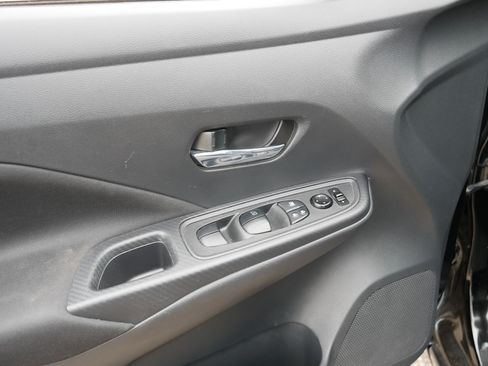 Used 2021 Nissan Versa SV image 15