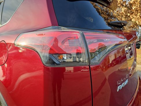 Used 2018 Toyota RAV4 XLE image 36
