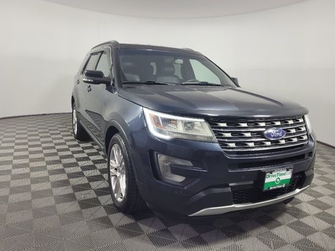 Used 2017 Ford Explorer XLT w/ Equipment Group 202A FWD image 13