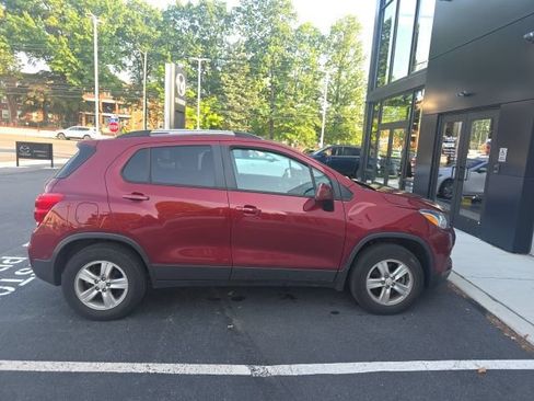 Used 2021 Chevrolet Trax LT w/ Driver Confidence Package AWD/4WD image 7