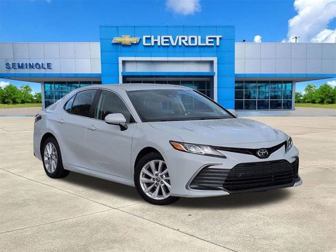 Used 2022 Toyota Camry LE image 1