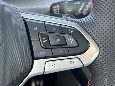 Used 2025 Volkswagen GTI SE FWD image 17
