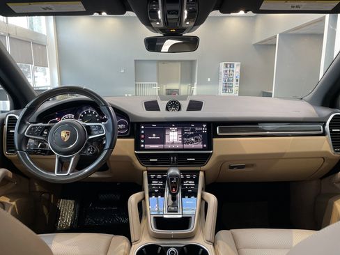 Used 2022 Porsche Cayenne E-Hybrid image 30