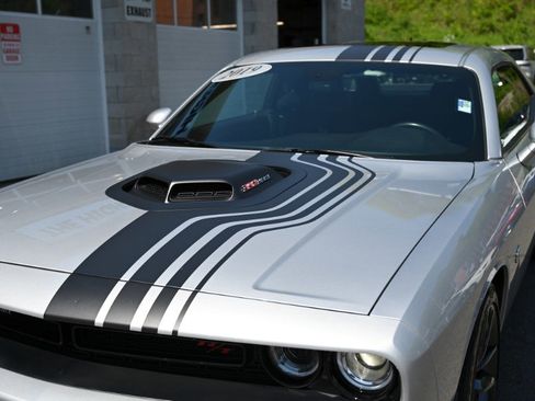 Used 2019 Dodge Challenger R/T Scat Pack w/ Shaker Package RWD image 15