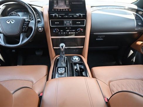 Used 2024 INFINITI QX80 Sensory image 9