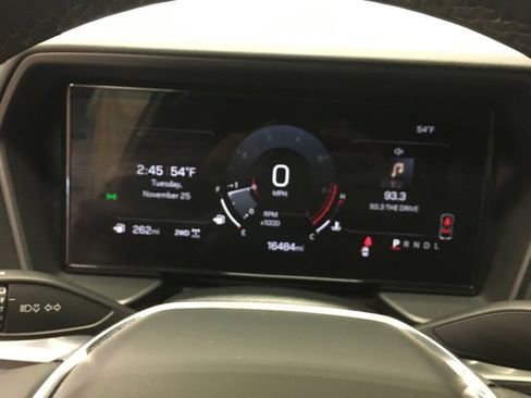 Used 2025 GMC Terrain Elevation image 25