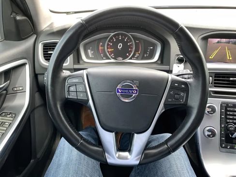 Used 2018 Volvo V60 T5 Dynamic w/ Vision Package image 11