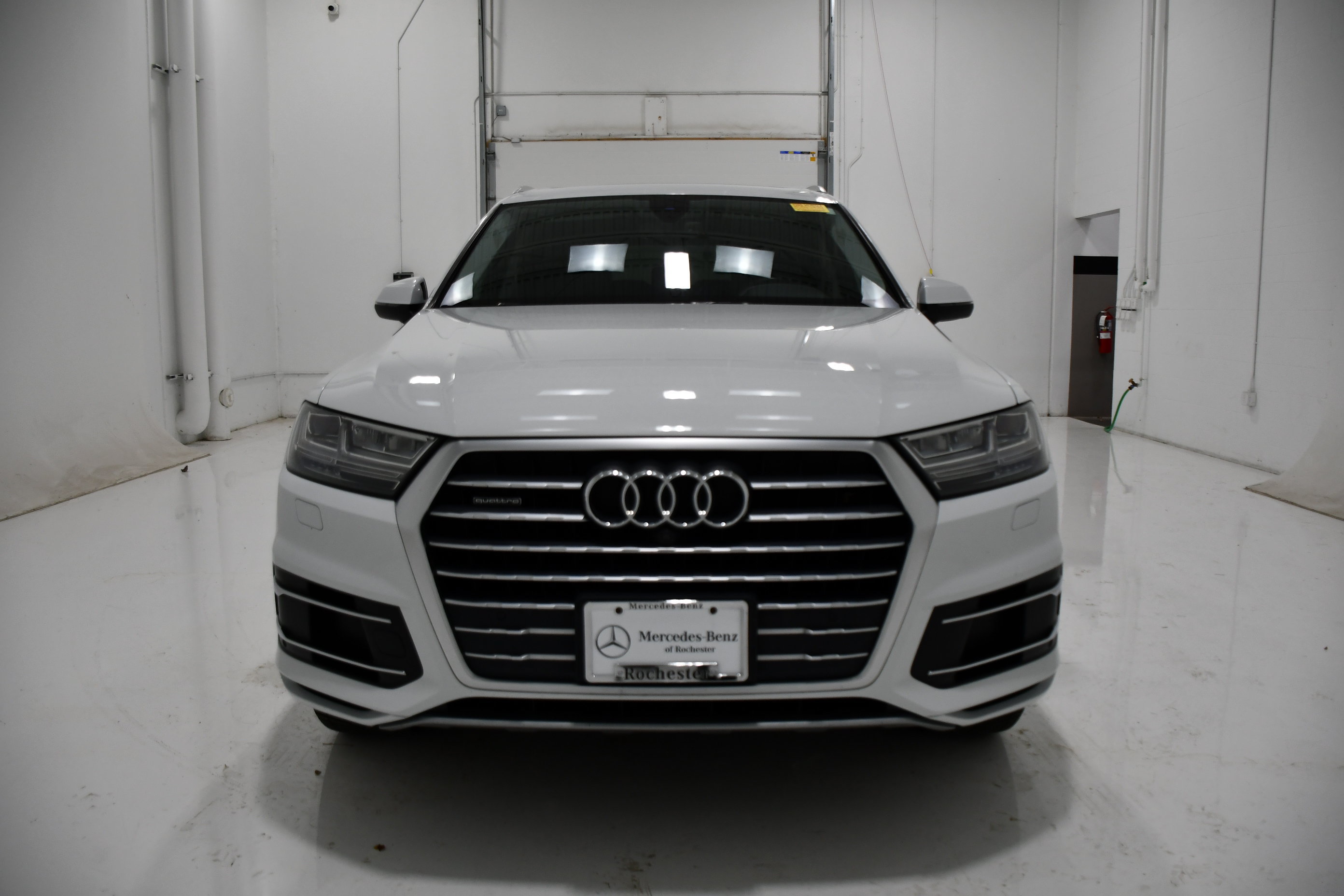 Used 2017 Audi Q7 2.0T Premium Plus w/ Premium Plus Package AWD/4WD image 2