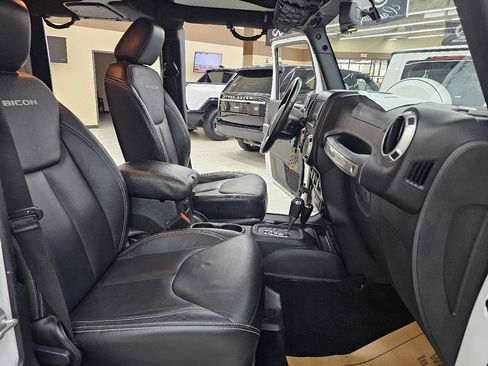 Used 2016 Jeep Wrangler Unlimited Rubicon AWD/4WD image 18