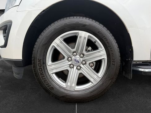 Used 2019 Ford Expedition Max XLT w/ Equipment Group 202A AWD/4WD image 9