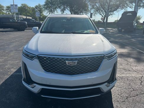 Used 2023 Cadillac XT6 Premium Luxury w/ Technology Package AWD/4WD image 2
