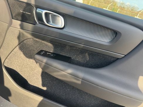 Used 2021 Volvo XC40 P8 Recharge w/ Advanced Package image 35