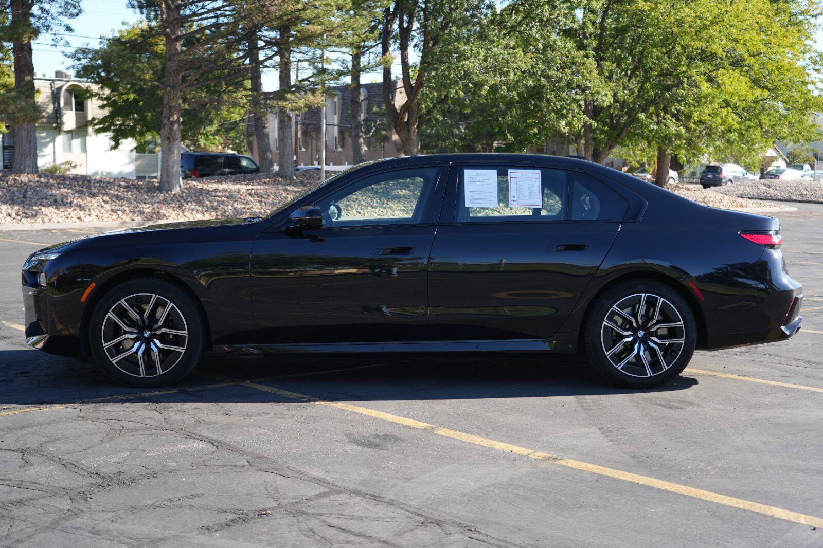 Used 2025 BMW 760i xDrive w/ Executive Package AWD/4WD image 2