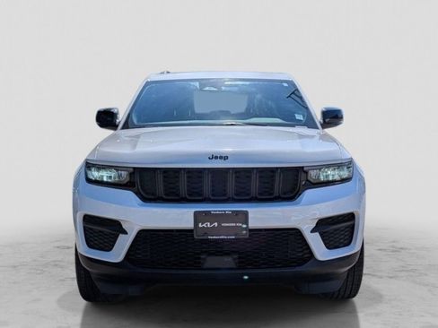 Used 2023 Jeep Grand Cherokee Altitude AWD/4WD image 3