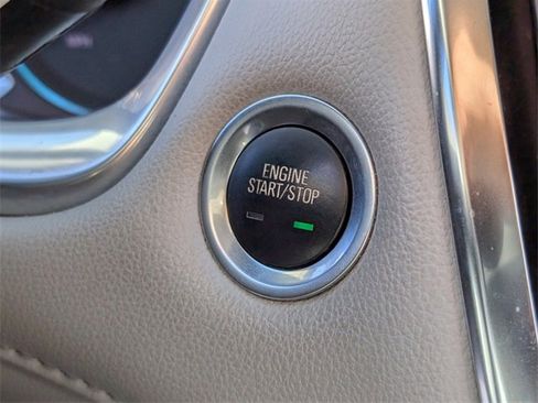 Used 2021 Chevrolet Traverse LT w/ LT Premium Package image 23