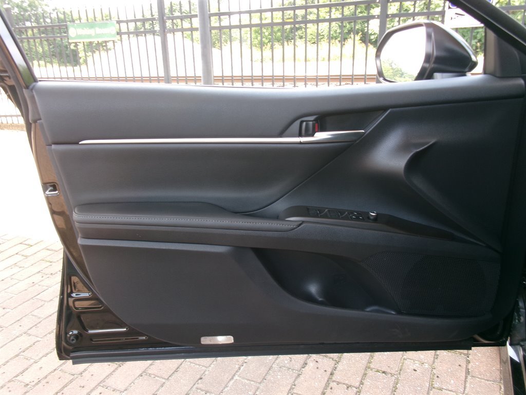 Used 2024 Toyota Camry XLE FWD image 9