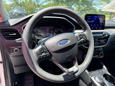 Used 2022 Ford Escape SE FWD image 11