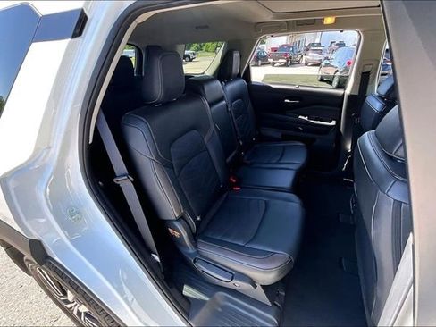 Used 2024 Nissan Pathfinder Platinum w/ Cargo Package AWD/4WD image 25