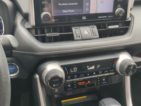 Used 2020 Toyota RAV4 Limited AWD/4WD image 18