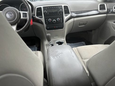 Used 2011 Jeep Grand Cherokee Laredo w/ Security & Convenience Group image 16