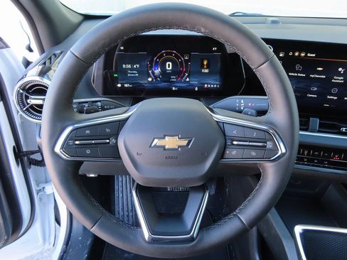 New 2026 Chevrolet Equinox LT w/ Safety and Technology Package FWD image 5