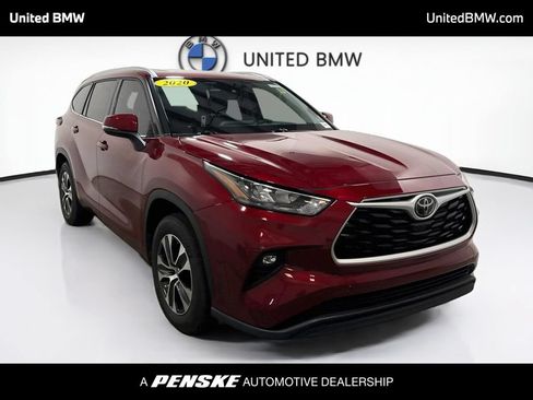 Used 2020 Toyota Highlander XLE FWD image 3