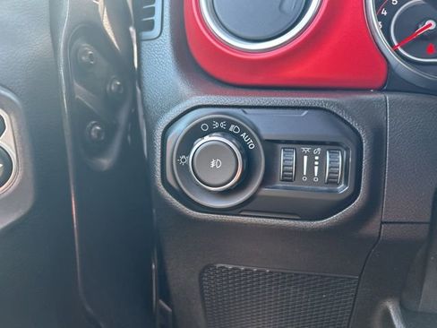 Used 2019 Jeep Wrangler Unlimited Rubicon w/ Dual Top Group AWD/4WD image 23
