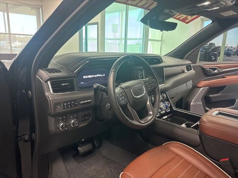 Used 2023 GMC Yukon XL Denali Ultimate w/ LPO, Floor Liner Package image 19