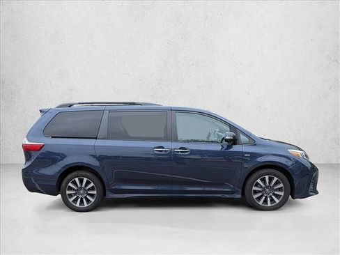 Used 2019 Toyota Sienna Limited Premium AWD/4WD image 4