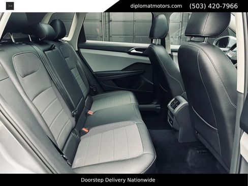 Used 2022 Volkswagen Taos SE w/ Panoramic Sunroof Package FWD image 21
