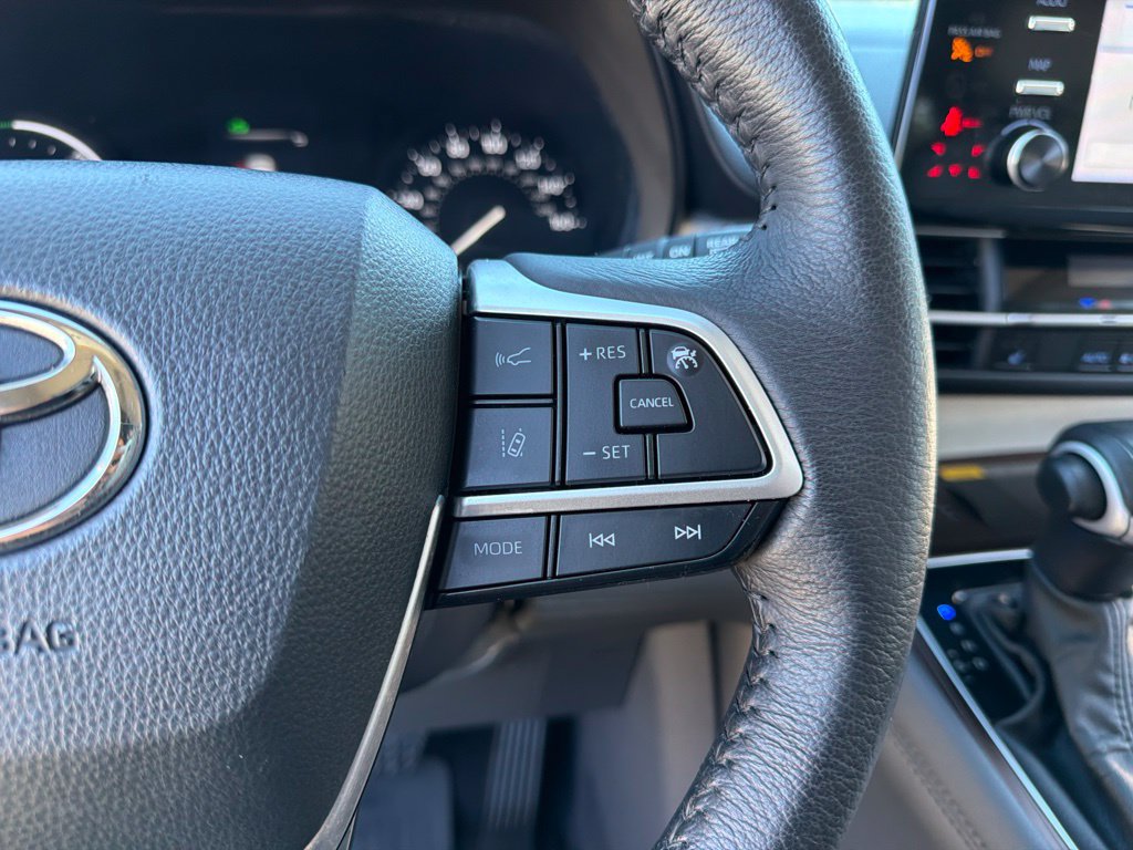 Used 2024 Toyota Sienna XLE w/ XLE Plus Package AWD/4WD image 17