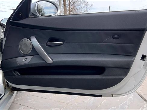 Used 2004 BMW Z4 2.5i image 16