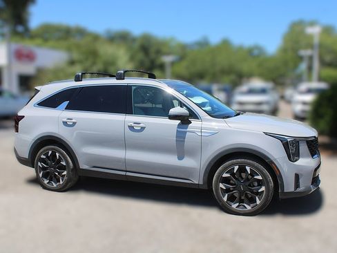 Certified 2024 Kia Sorento EX w/ Panoramic Sunroof Package FWD image 4