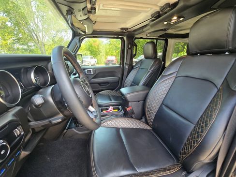 Used 2023 Jeep Wrangler Unlimited Sahara AWD/4WD image 14