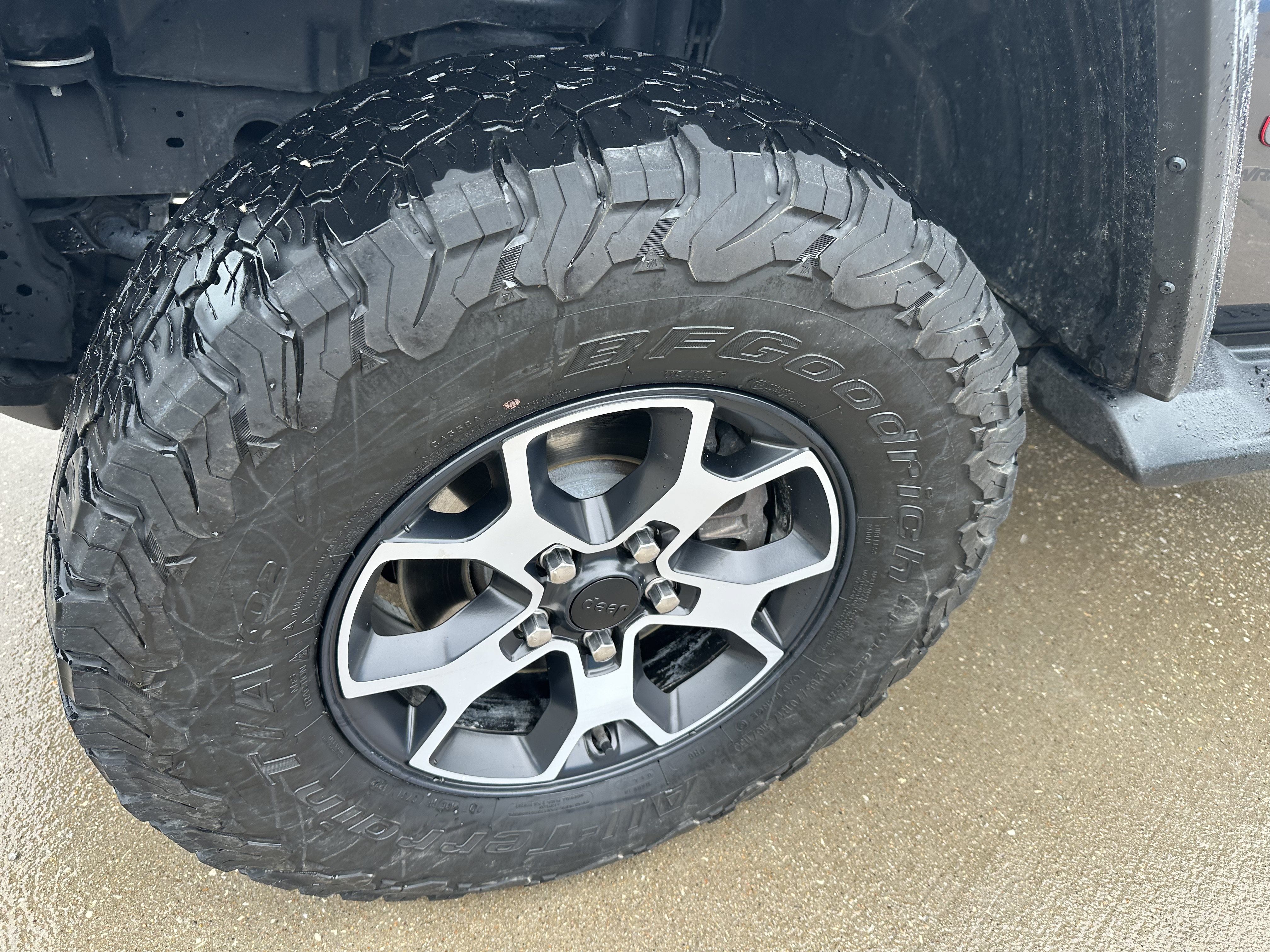 Used 2023 Jeep Wrangler Unlimited Rubicon w/ Cold Weather Group AWD/4WD image 10