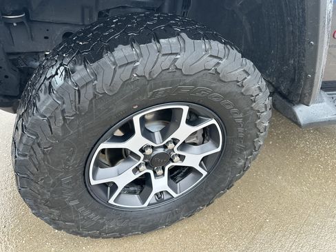 Used 2023 Jeep Wrangler Unlimited Rubicon w/ Cold Weather Group AWD/4WD image 10