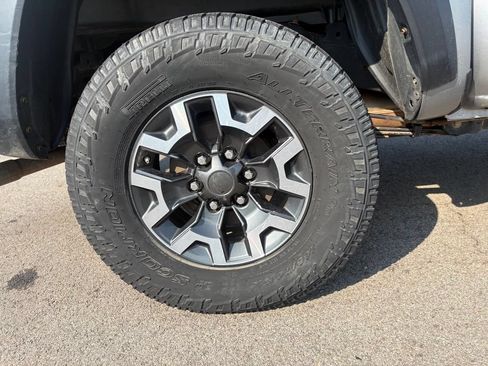 Used 2017 Toyota Tacoma TRD Off-Road w/ Tow Package RWD image 30