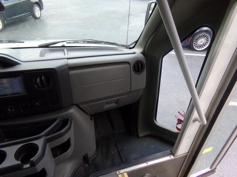 Used 2012 Ford E-450 and Econoline 450 Super Duty w/ Shuttle Bus Prep Pkg image 29