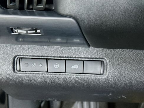 Used 2024 Nissan Pathfinder SL AWD/4WD image 17