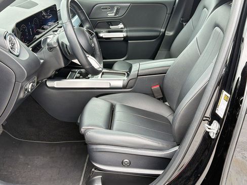 Used 2025 Mercedes-Benz GLB 250 4MATIC image 5
