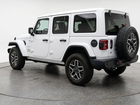 Used 2025 Jeep Wrangler Sahara image 6