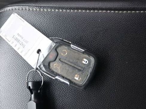 Used 2017 GMC Acadia SLE image 9