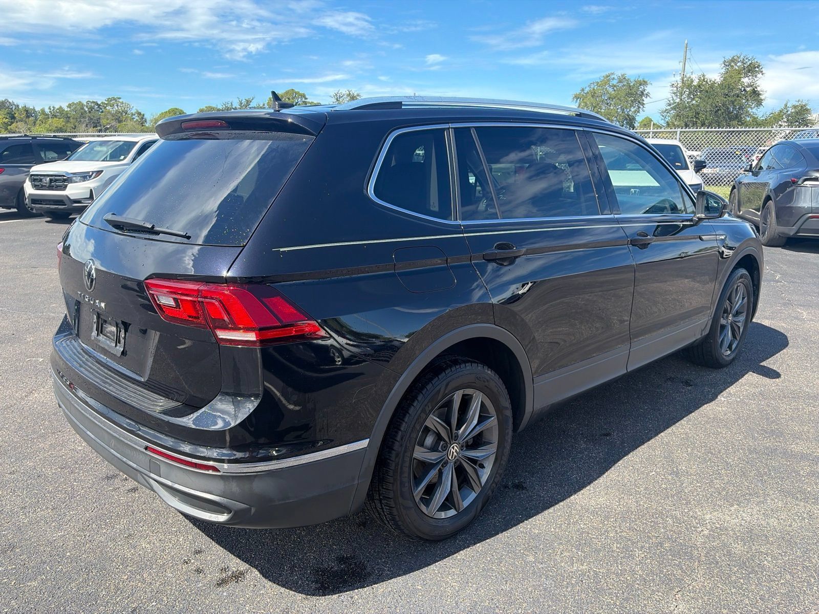 Used 2022 Volkswagen Tiguan SE FWD image 7
