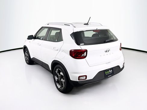 Used 2025 Hyundai Venue SEL FWD image 5