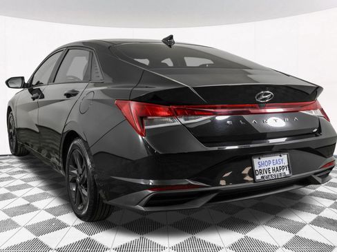 Used 2021 Hyundai Elantra SEL FWD image 17