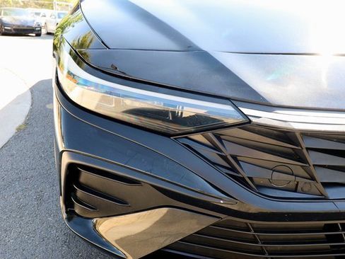 Used 2024 Hyundai Elantra SE image 19