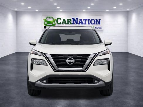 Used 2021 Nissan Rogue SL image 2