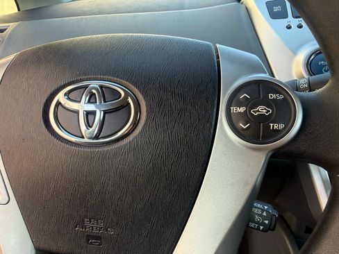 Used 2014 Toyota Prius V Three FWD image 31