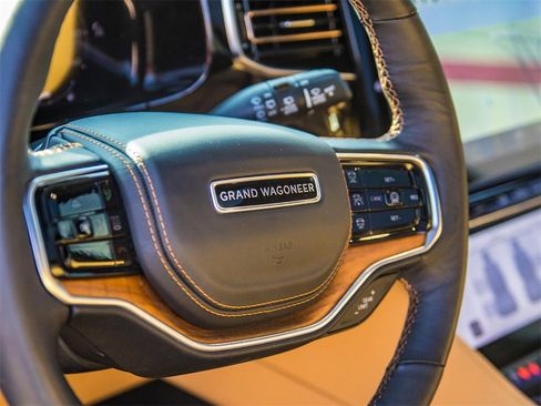 Used 2024 Jeep Grand Wagoneer Series III w/ HD Trailer Tow Package image 33