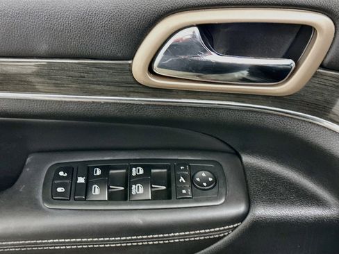 Used 2014 Jeep Grand Cherokee Overland w/ Advanced Technology Group AWD/4WD image 15
